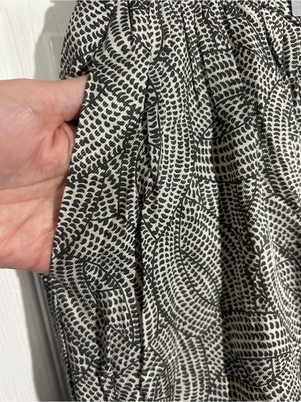 Anthropologie Wide Leg Printed Palazzo Pants Black Cream Size 4P - Picture 5 of 16